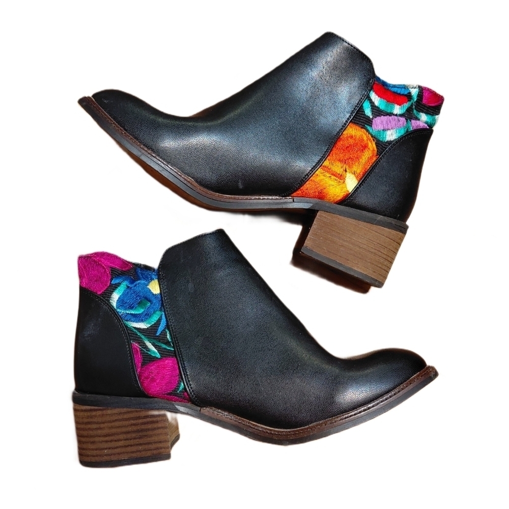 Claudia Nicasio Black Leather and Tapestry Ankle Booties Size 6.5